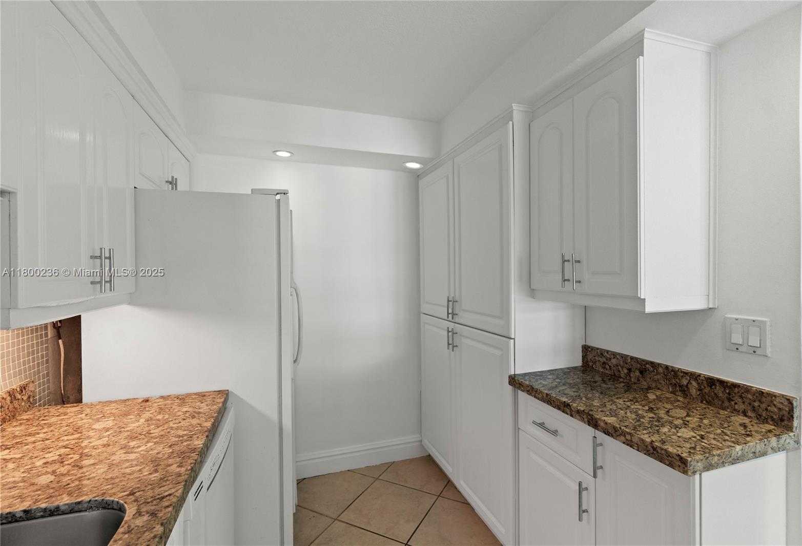 Small Image of 5701 COLLINS AVE #917, Miami Beach Number 10