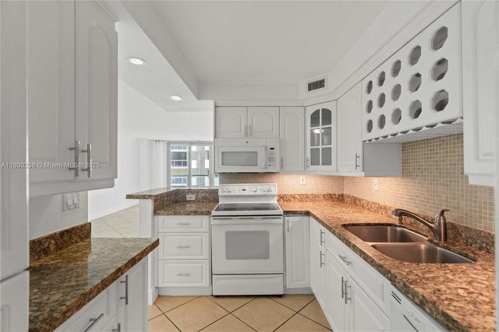 Small Image of 5701 COLLINS AVE #917, Miami Beach Number 11