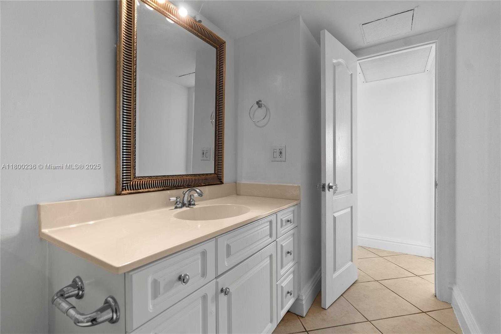 Small Image of 5701 COLLINS AVE #917, Miami Beach Number 19