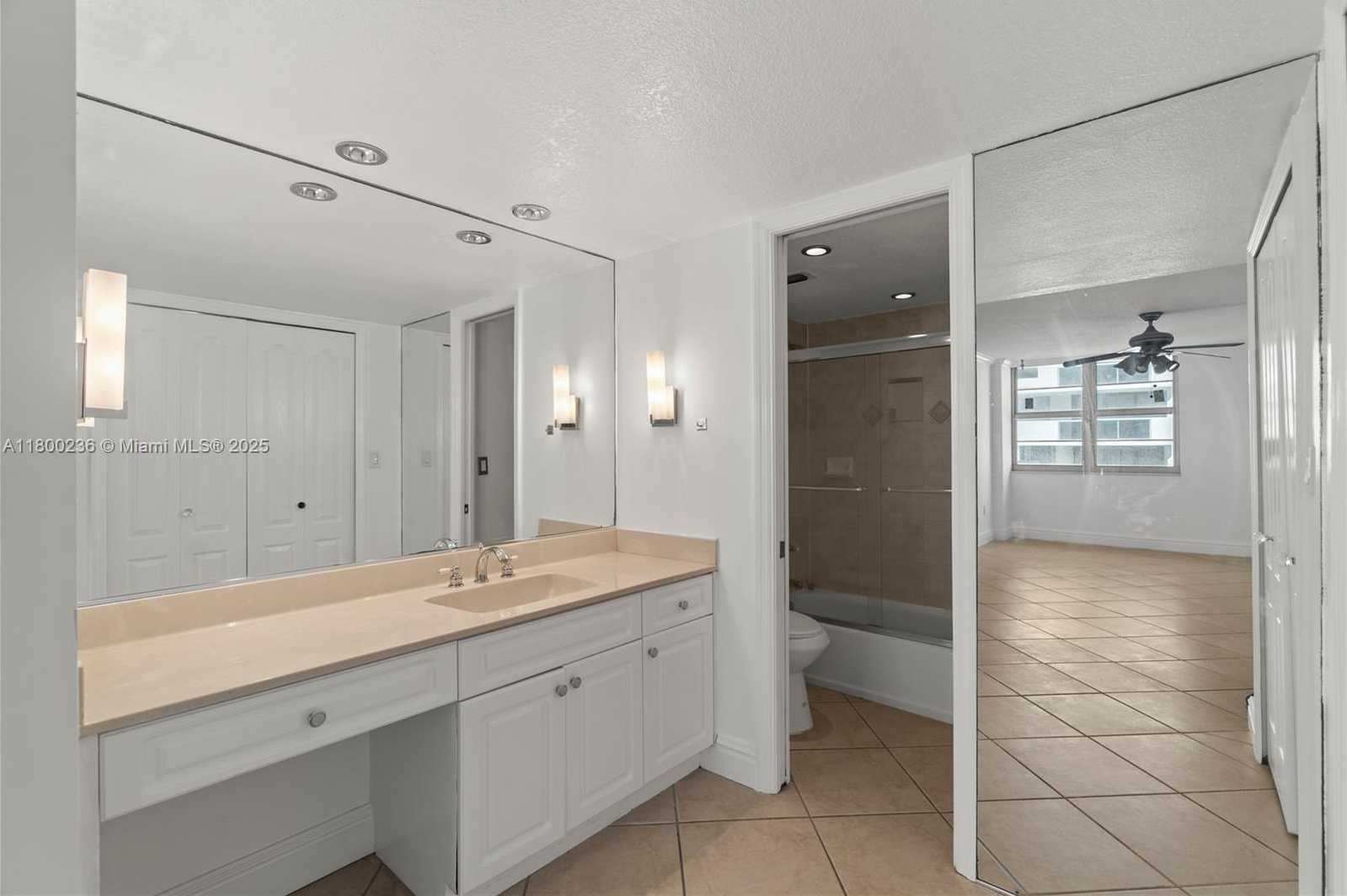 Small Image of 5701 COLLINS AVE #917, Miami Beach Number 25