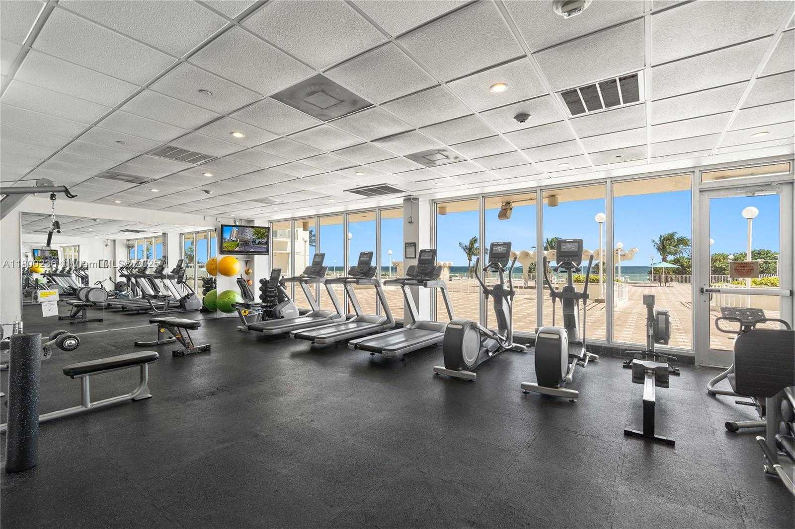 Small Image of 5701 COLLINS AVE #917, Miami Beach Number 38