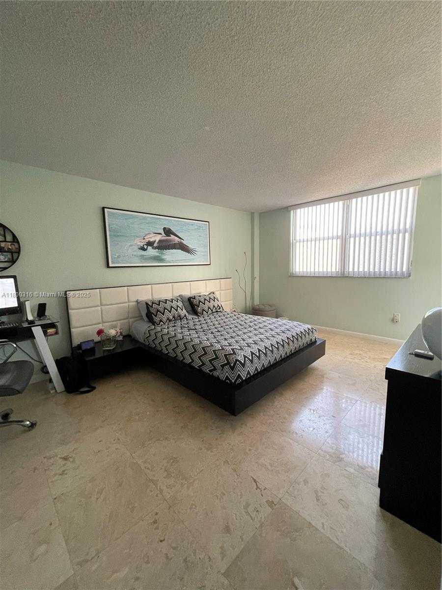 Small Image of 1833 #1708, Hallandale Beach Number 16