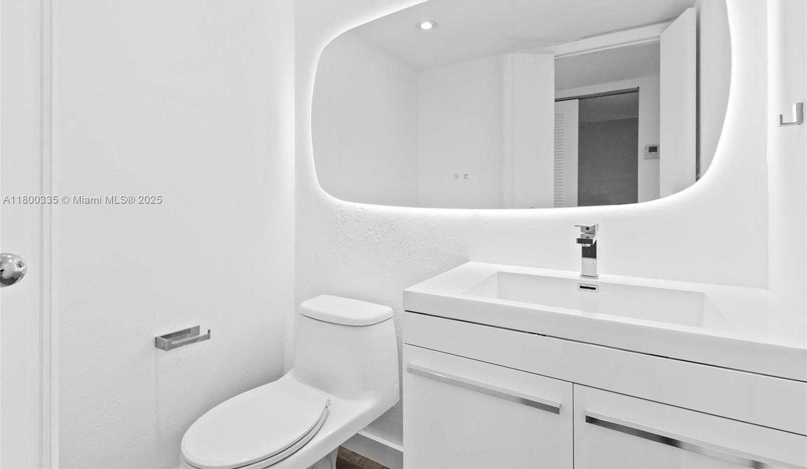 Small Image of 6900 BAY DR #10I, Miami Beach Number 12