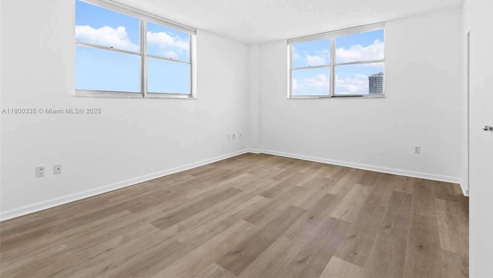 Small Image of 6900 BAY DR #10I, Miami Beach Number 14