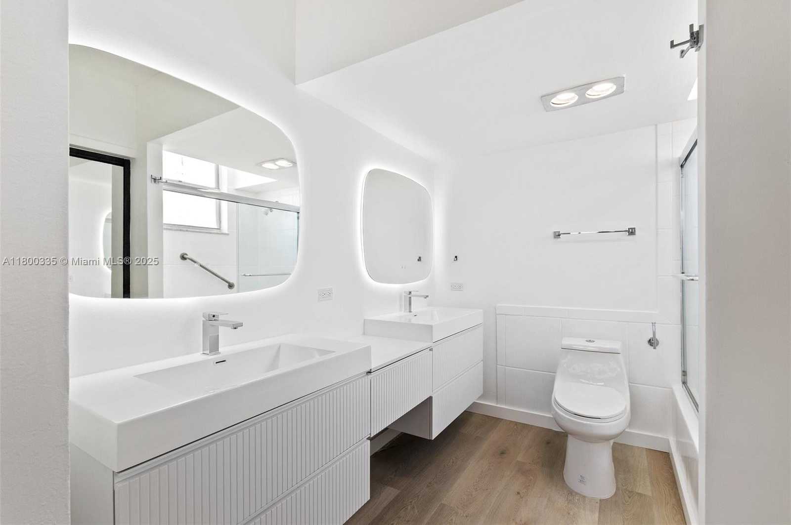 Small Image of 6900 BAY DR #10I, Miami Beach Number 15