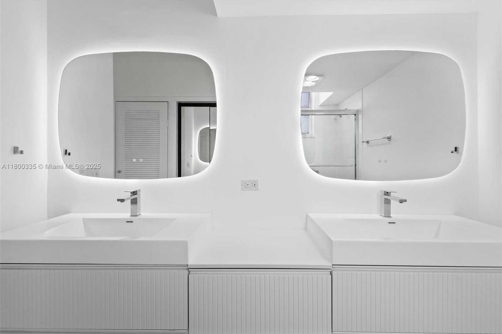 Small Image of 6900 BAY DR #10I, Miami Beach Number 17