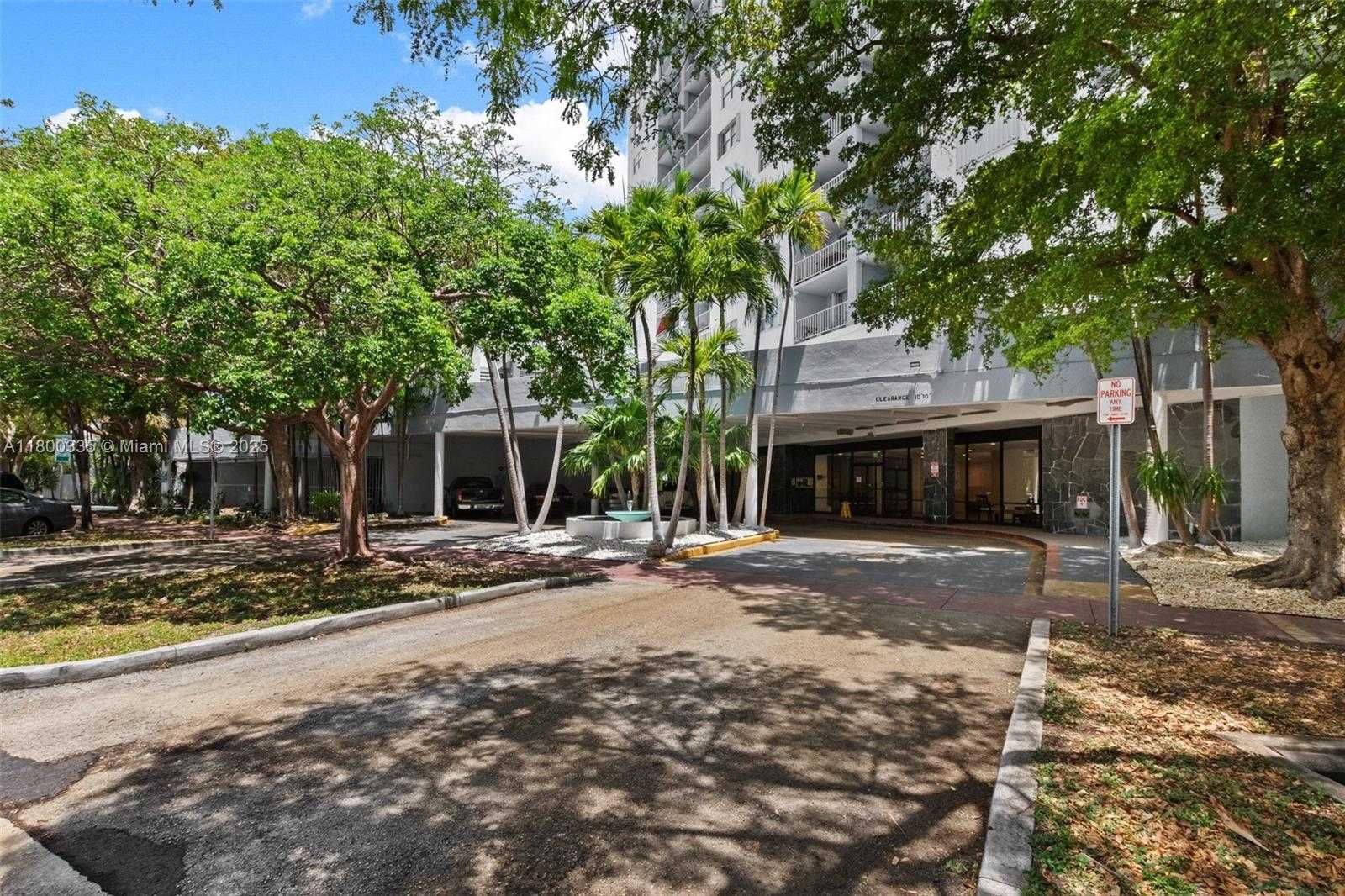 Small Image of 6900 BAY DR #10I, Miami Beach Number 2