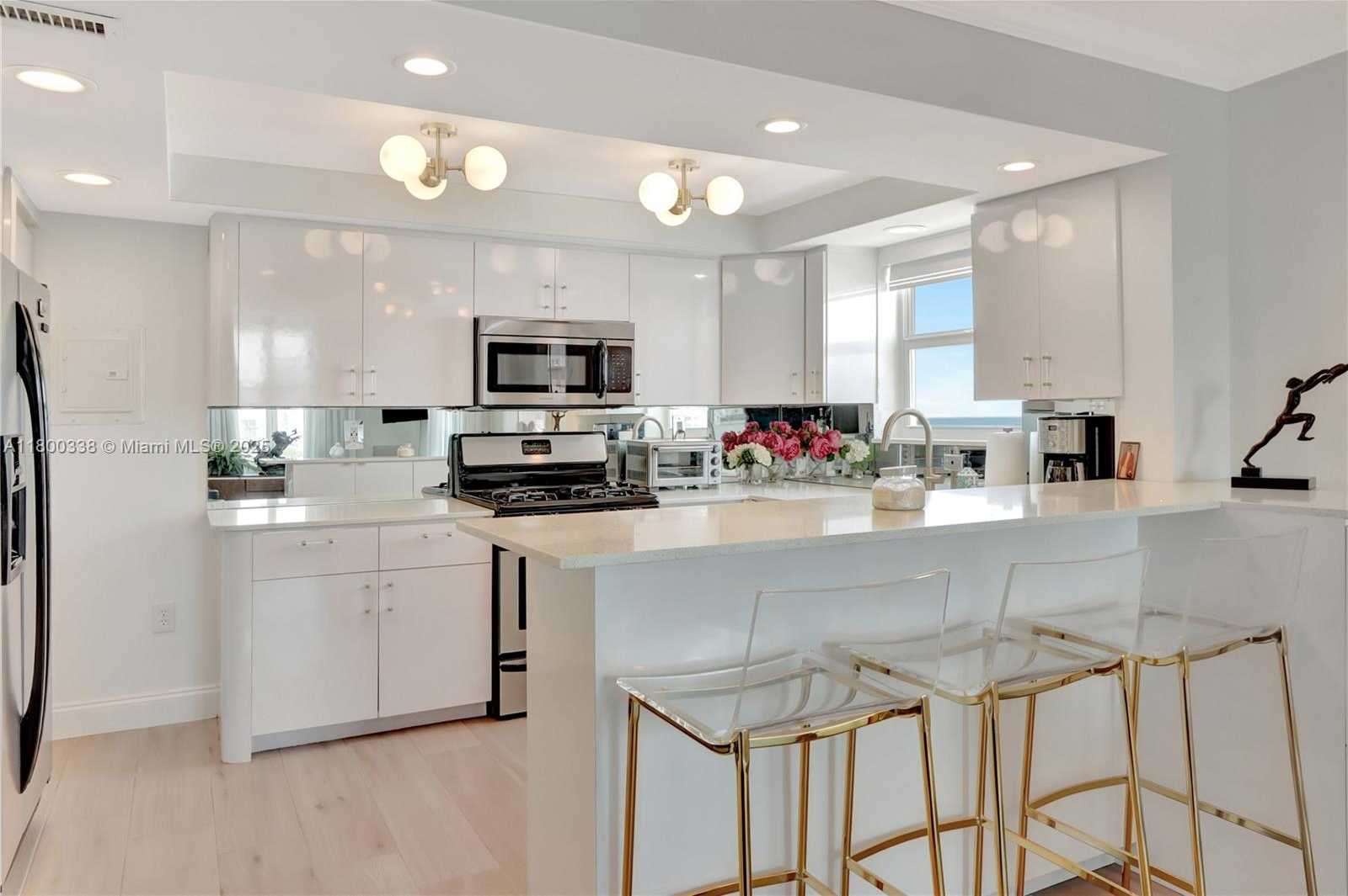Small Image of 720 COLLINS AVE #PH1, Miami Beach Number 6