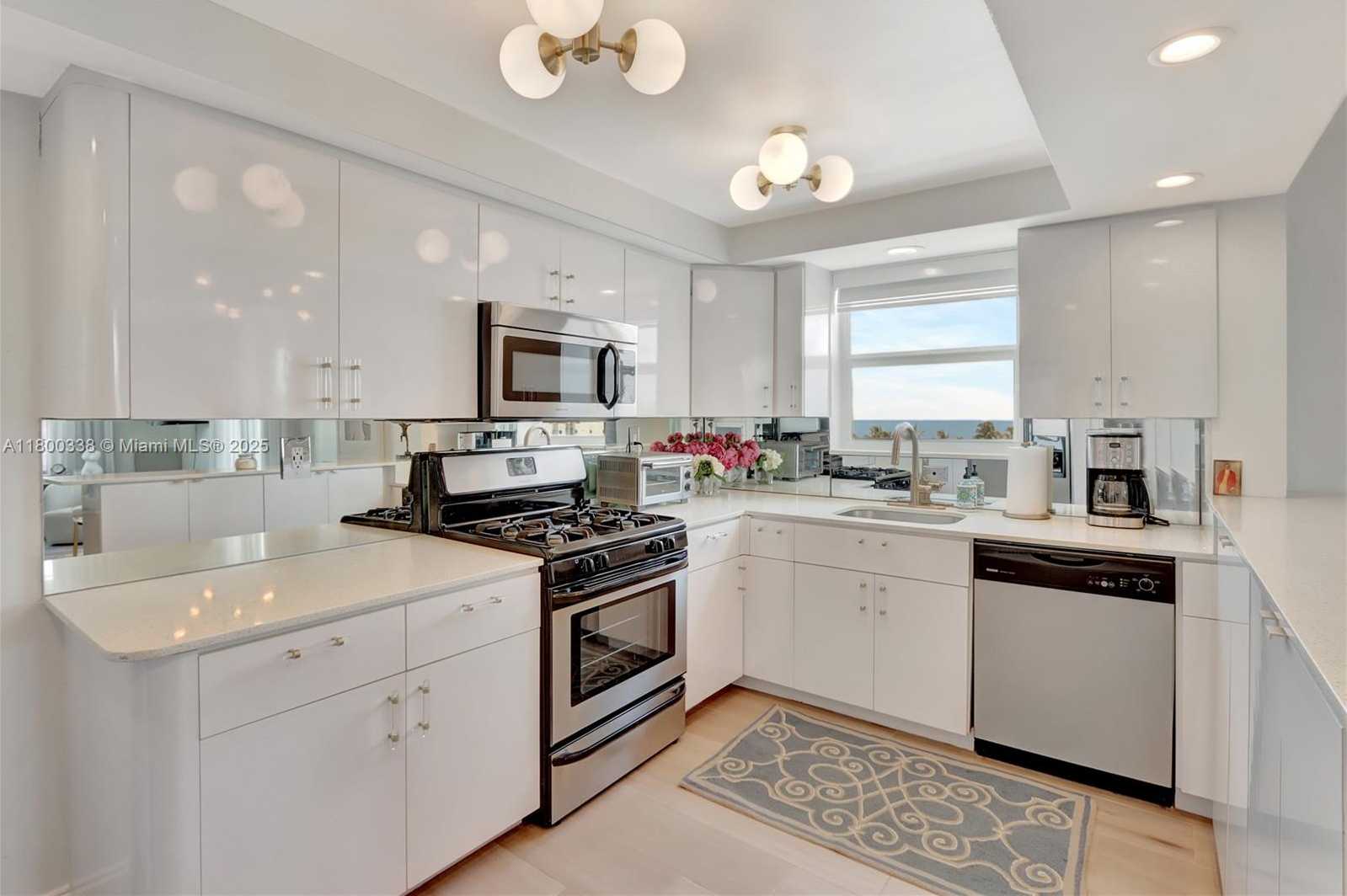 Small Image of 720 COLLINS AVE #PH1, Miami Beach Number 7