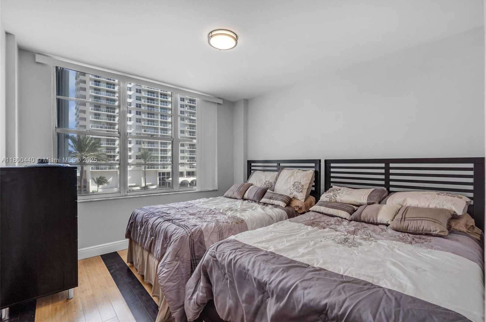 Small Image of 5700 COLLINS AVE #4A, Miami Beach Number 12