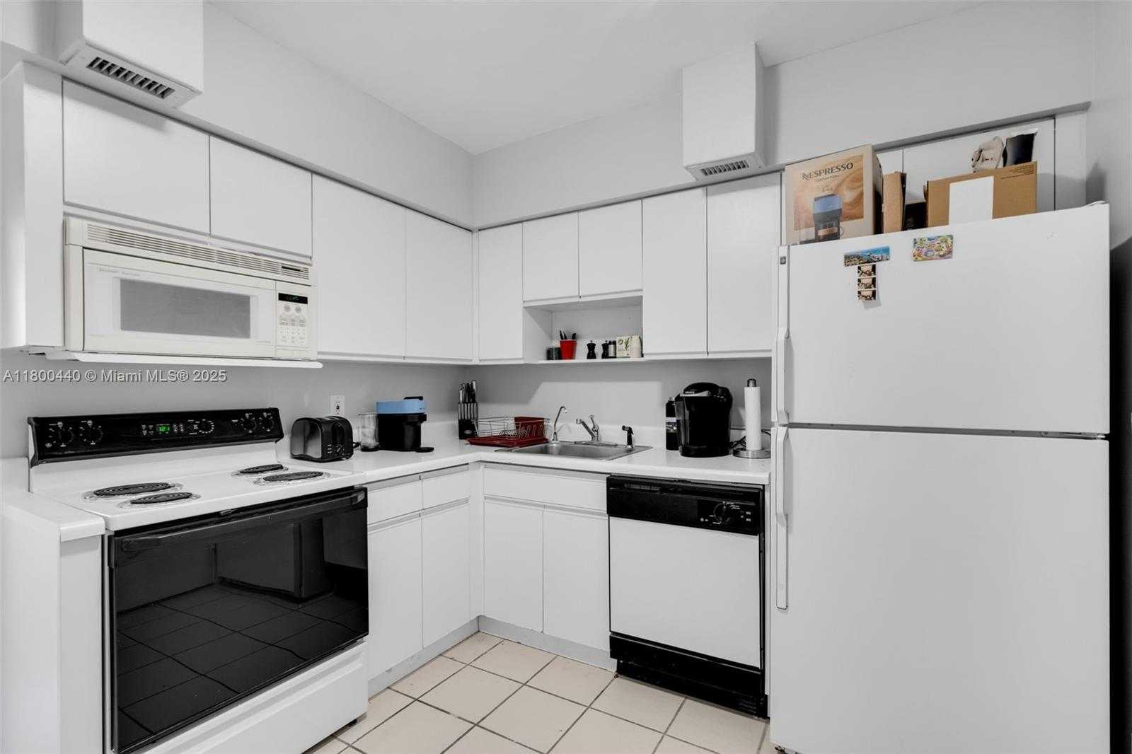 Small Image of 5700 COLLINS AVE #4A, Miami Beach Number 15
