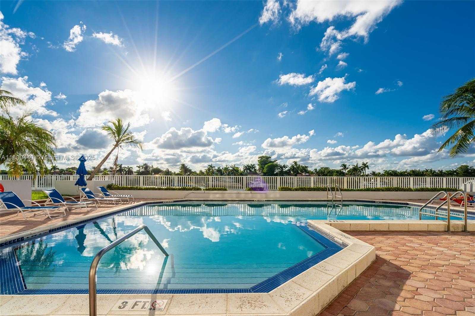 Small Image of 5700 COLLINS AVE #4A, Miami Beach Number 18