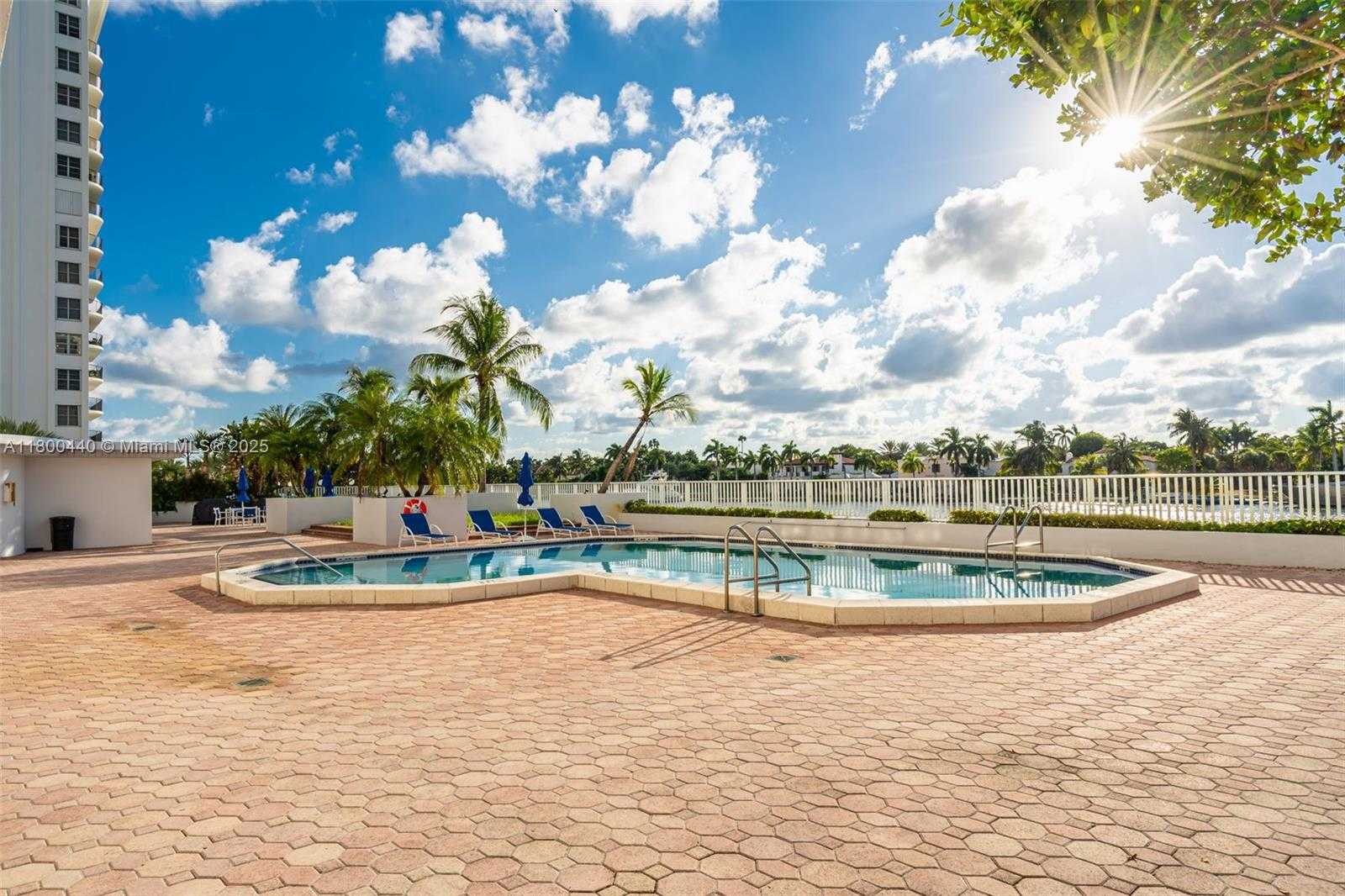 Small Image of 5700 COLLINS AVE #4A, Miami Beach Number 19