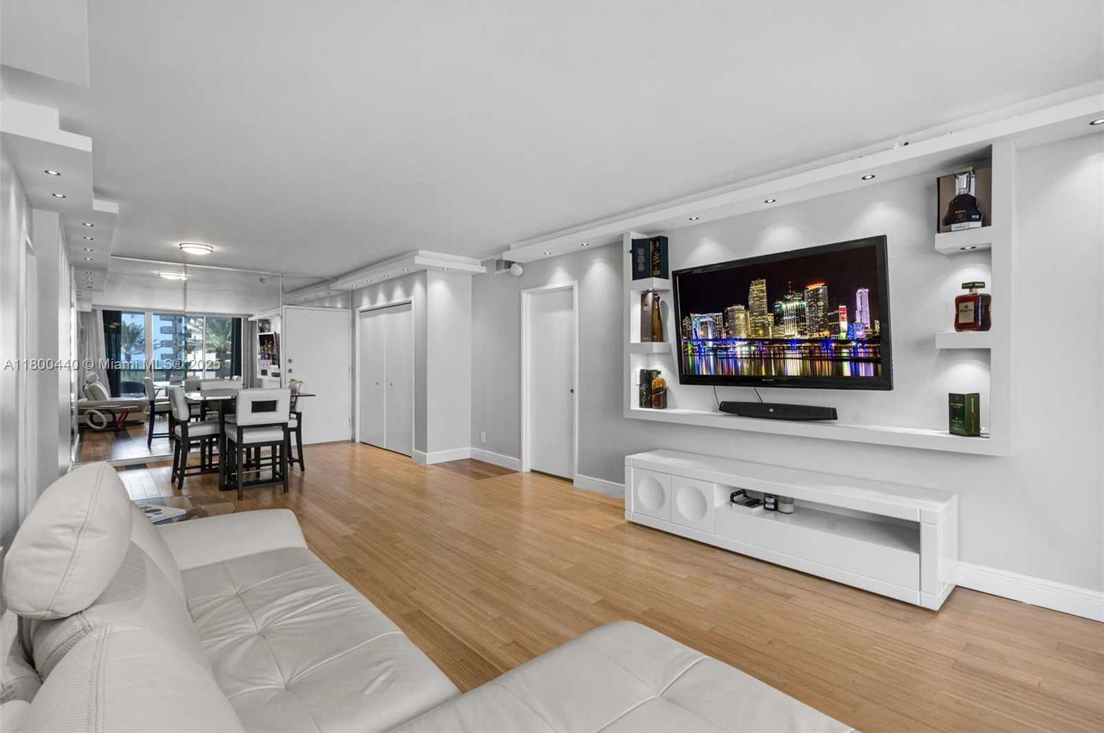 Small Image of 5700 COLLINS AVE #4A, Miami Beach Number 4