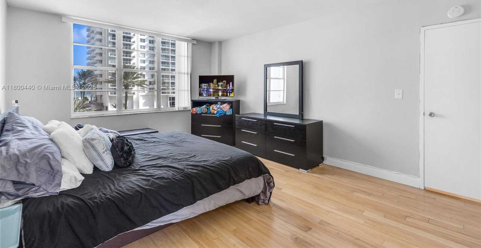 Small Image of 5700 COLLINS AVE #4A, Miami Beach Number 8