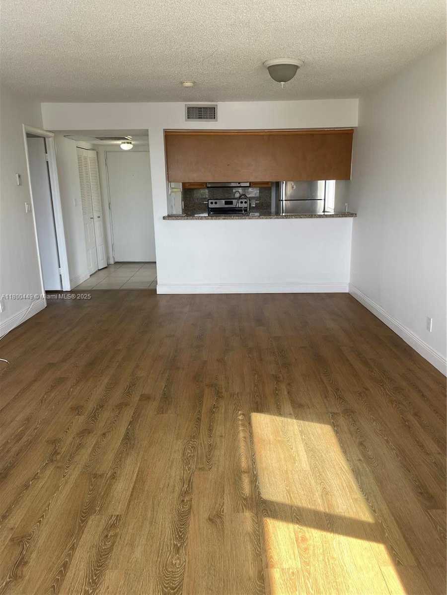 Small Image of 8180 #531, Doral Number 6