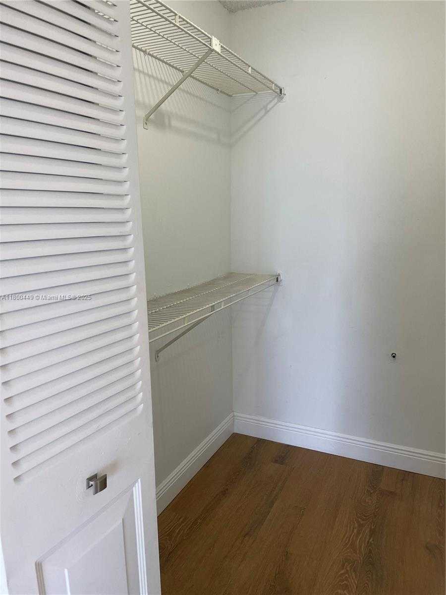 Small Image of 8180 #531, Doral Number 9
