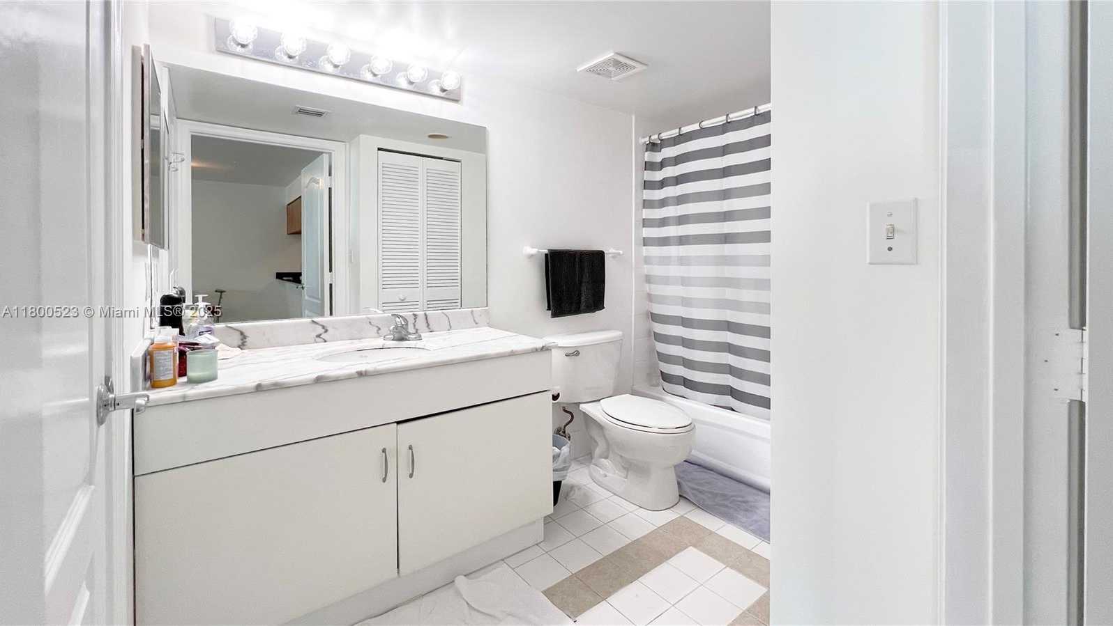 Small Image of 1200 BRICKELL BAY DR #2814, Miami Number 14