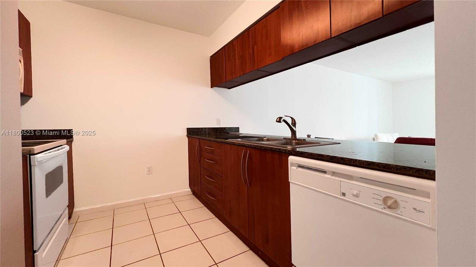 Small Image of 1200 BRICKELL BAY DR #2814, Miami Number 3
