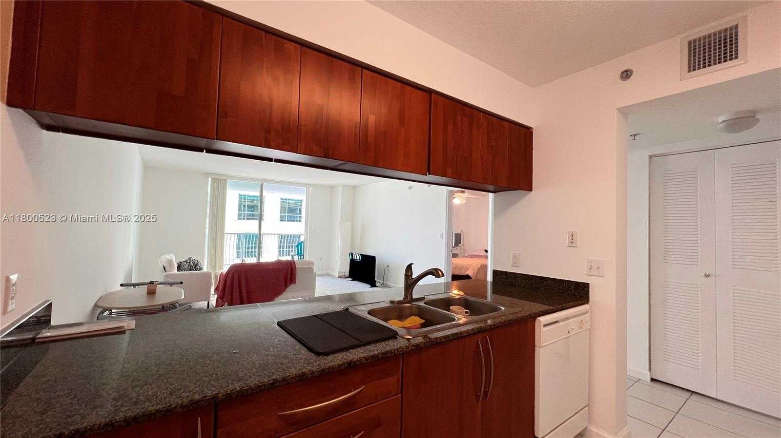 Small Image of 1200 BRICKELL BAY DR #2814, Miami Number 4
