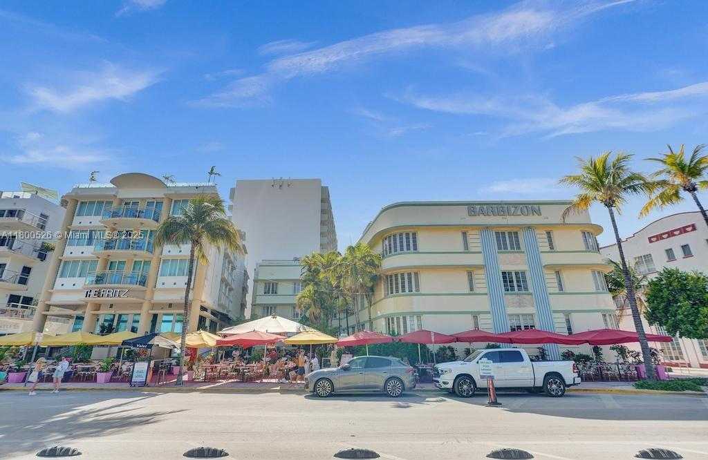 Small Image of 530 OCEAN DR #103, Miami Beach Number 2