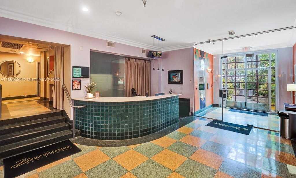 Small Image of 530 OCEAN DR #103, Miami Beach Number 4