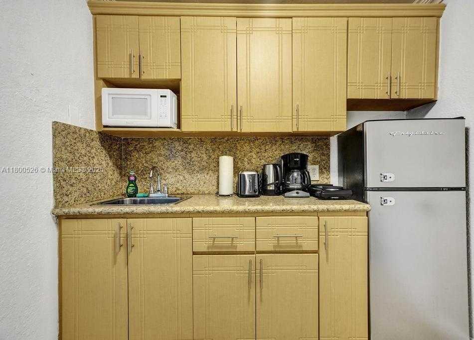 Small Image of 530 OCEAN DR #103, Miami Beach Number 6