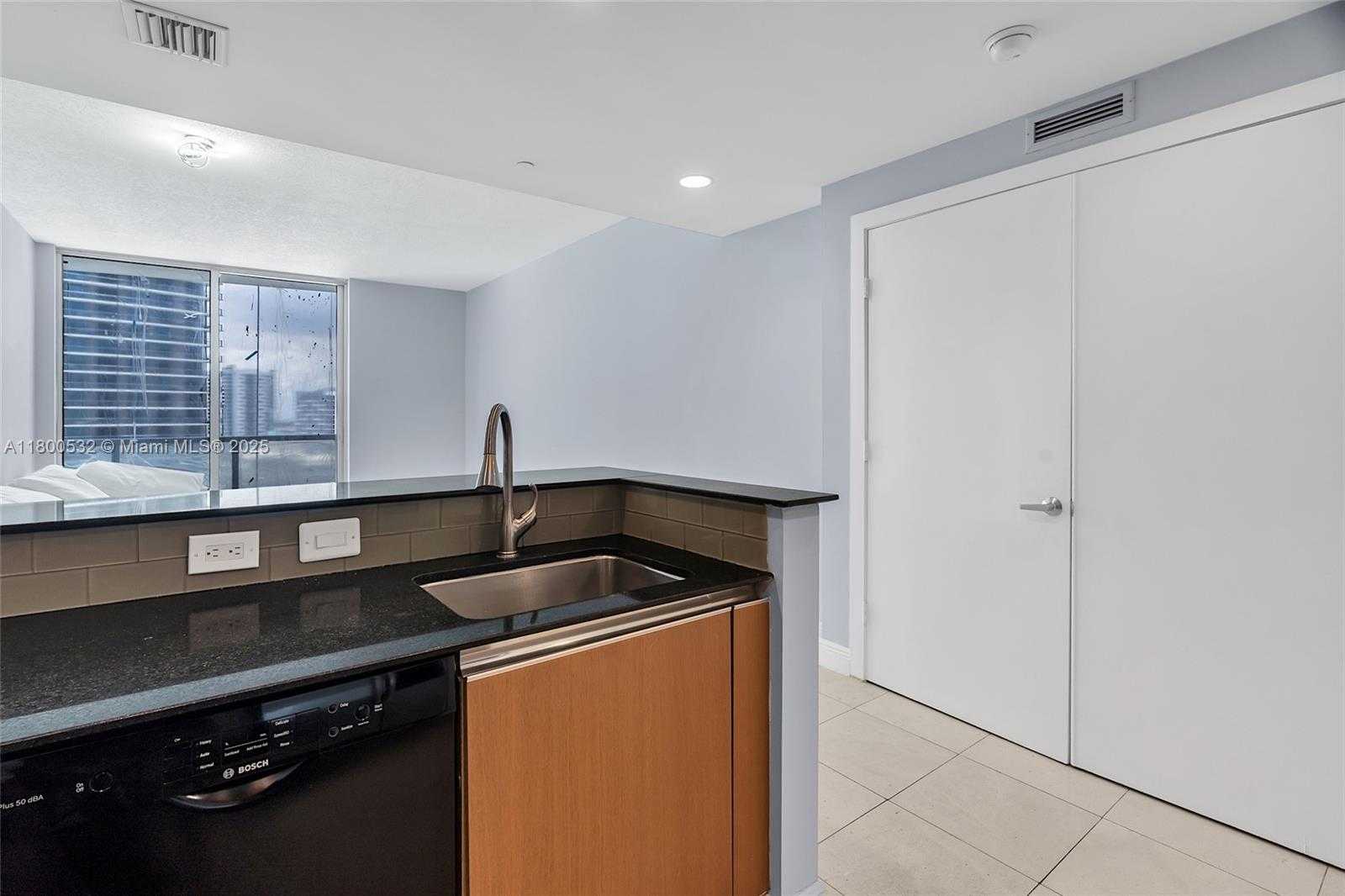 Small Image of 1060 BRICKELL AVE #1811, Miami Number 10