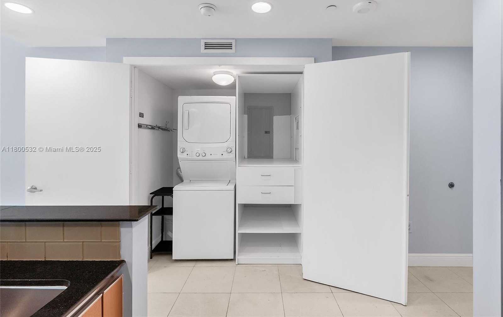 Small Image of 1060 BRICKELL AVE #1811, Miami Number 12