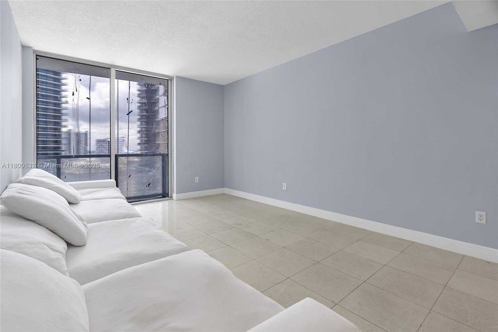 Small Image of 1060 BRICKELL AVE #1811, Miami Number 19