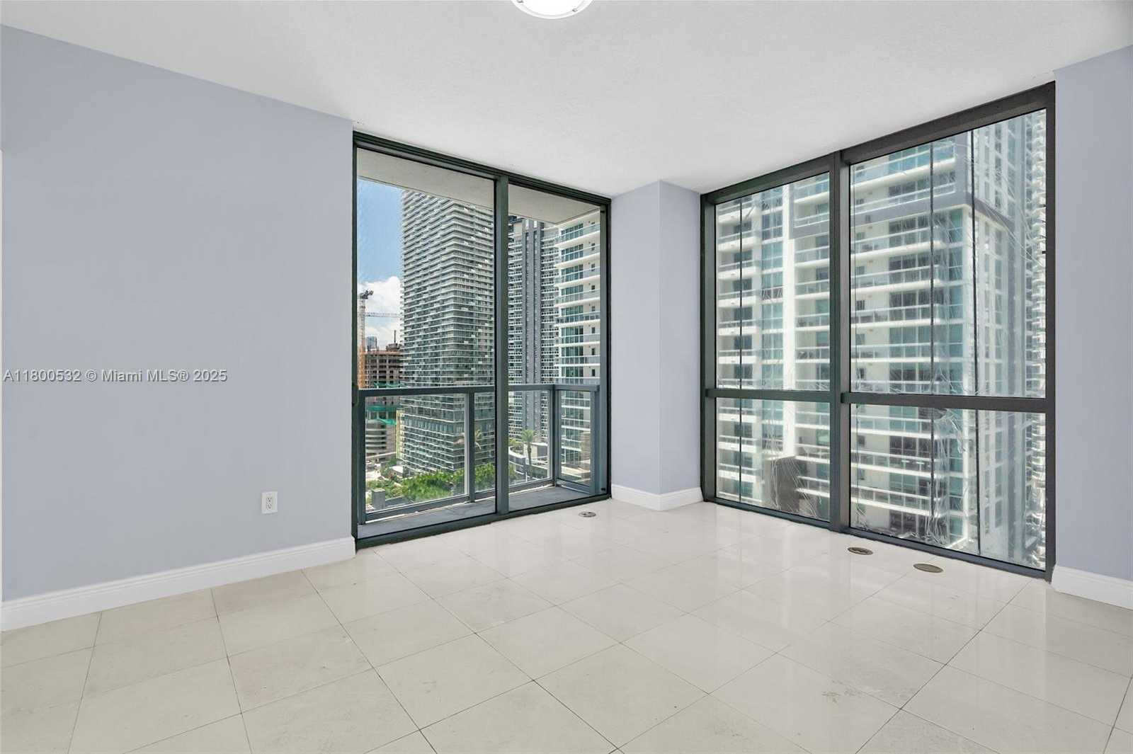 Small Image of 1060 BRICKELL AVE #1811, Miami Number 2