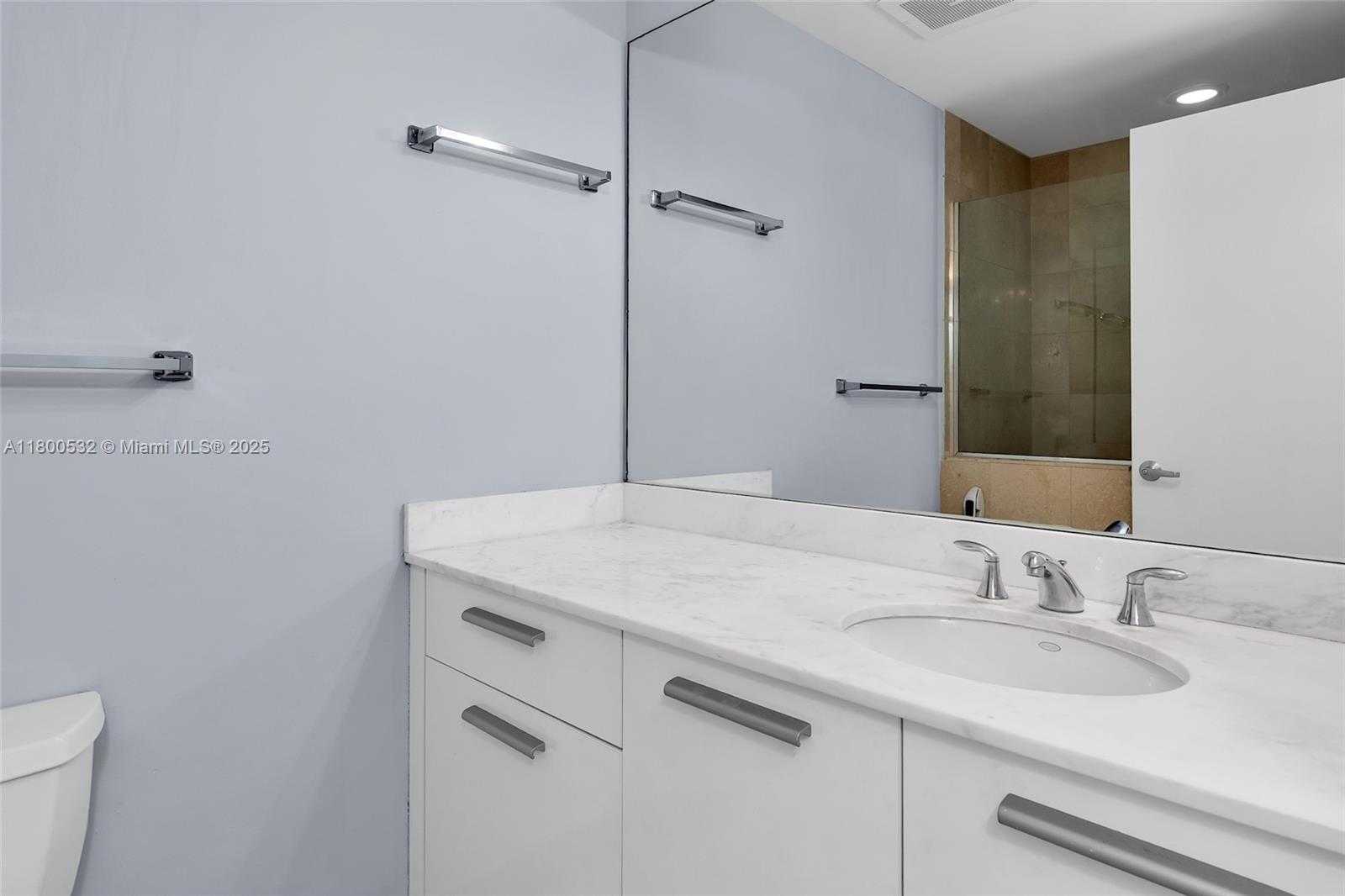 Small Image of 1060 BRICKELL AVE #1811, Miami Number 25