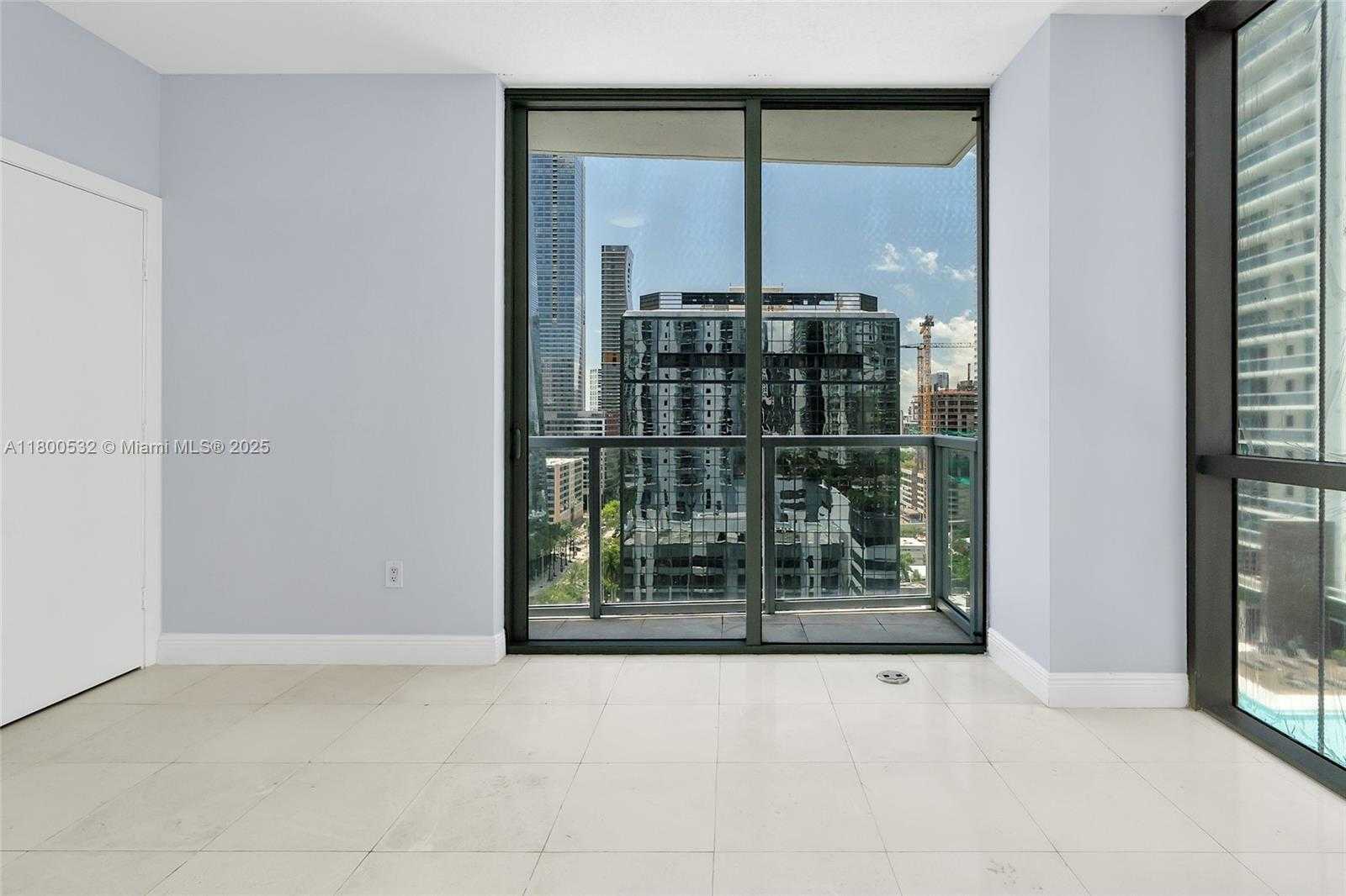 Small Image of 1060 BRICKELL AVE #1811, Miami Number 3