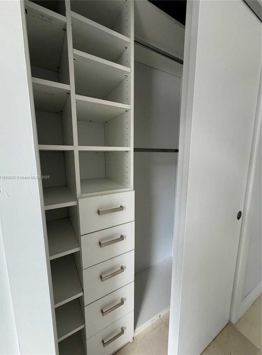 Small Image of 1060 BRICKELL AVE #1811, Miami Number 42