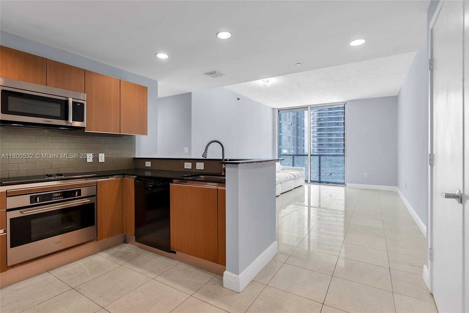 Small Image of 1060 BRICKELL AVE #1811, Miami Number 8