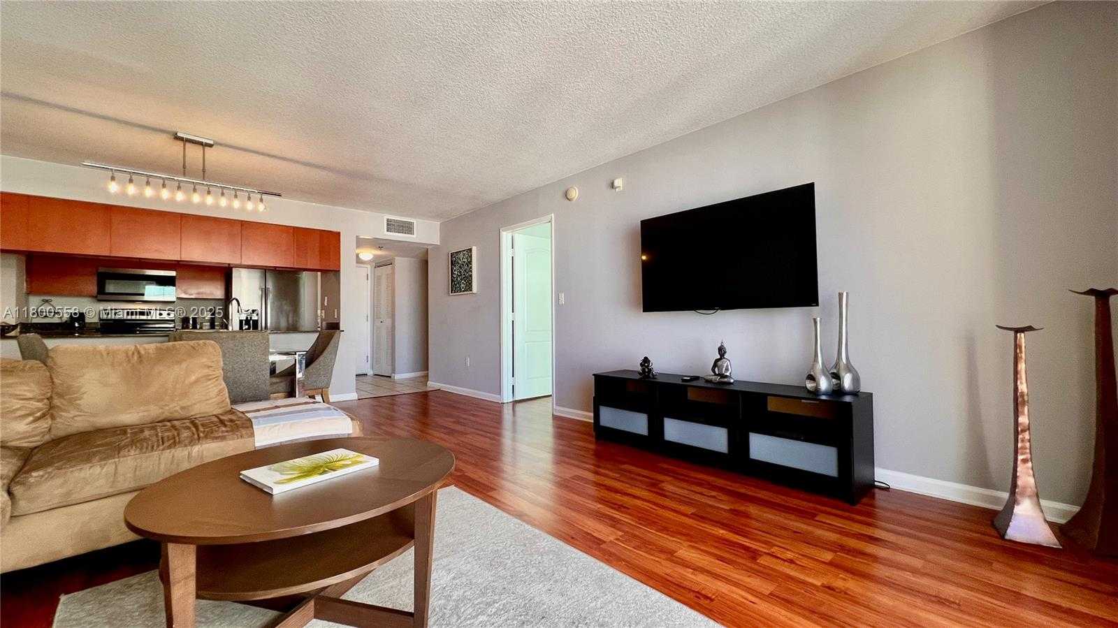 Small Image of 1200 #3704, Miami Number 6