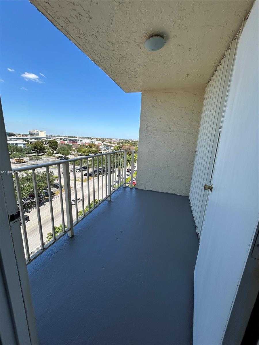 Small Image of 4675 WEST 18TH CT #806, Hialeah Number 5
