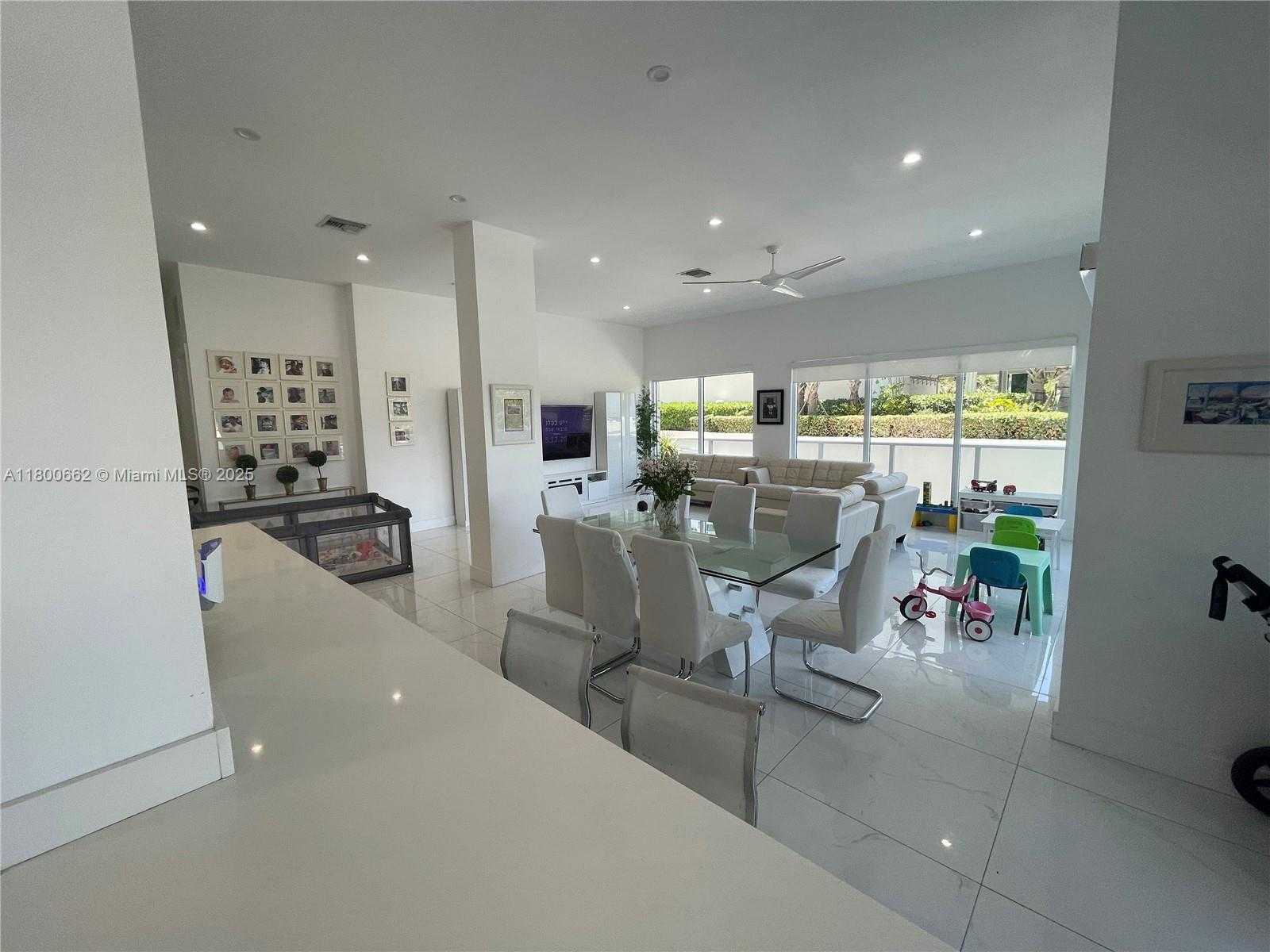 Small Image of 2751 #208N, Hollywood Number 10