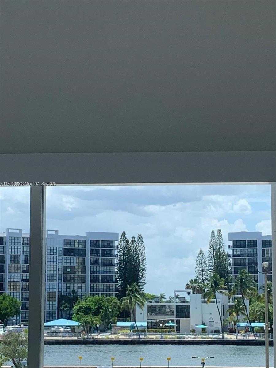 Small Image of Hollywood Number 100