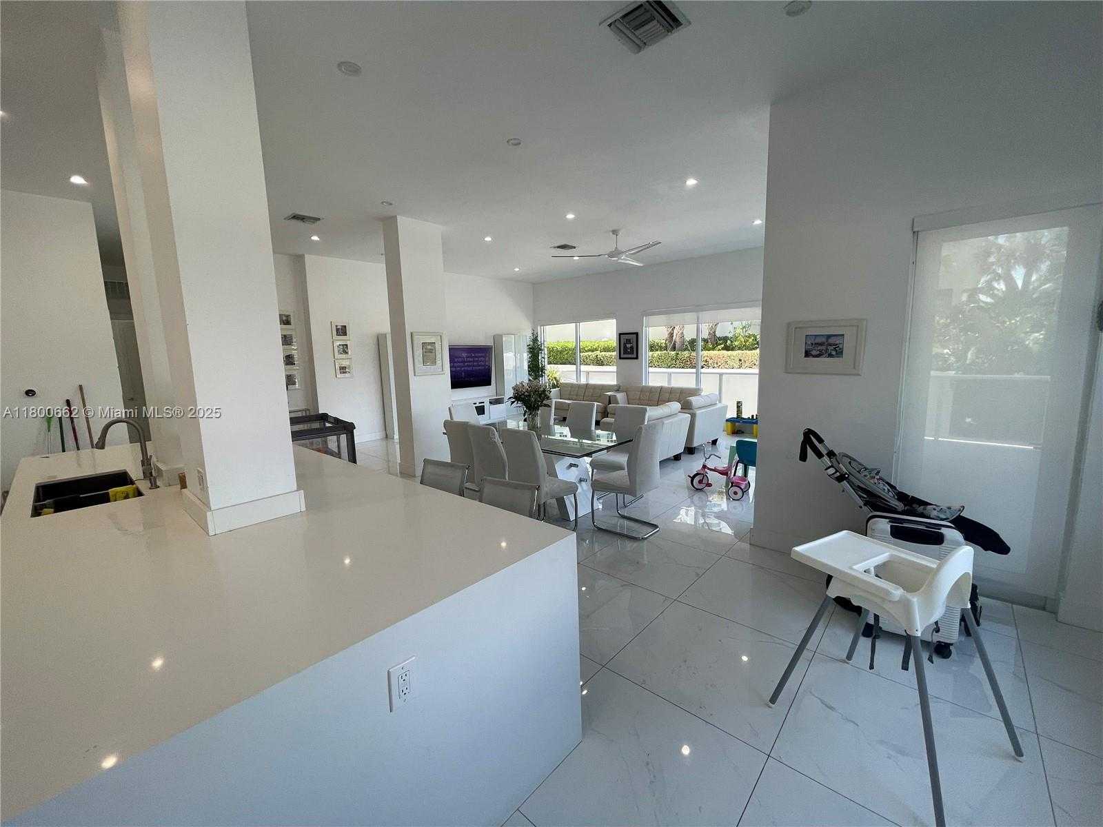 Small Image of 2751 #208N, Hollywood Number 11