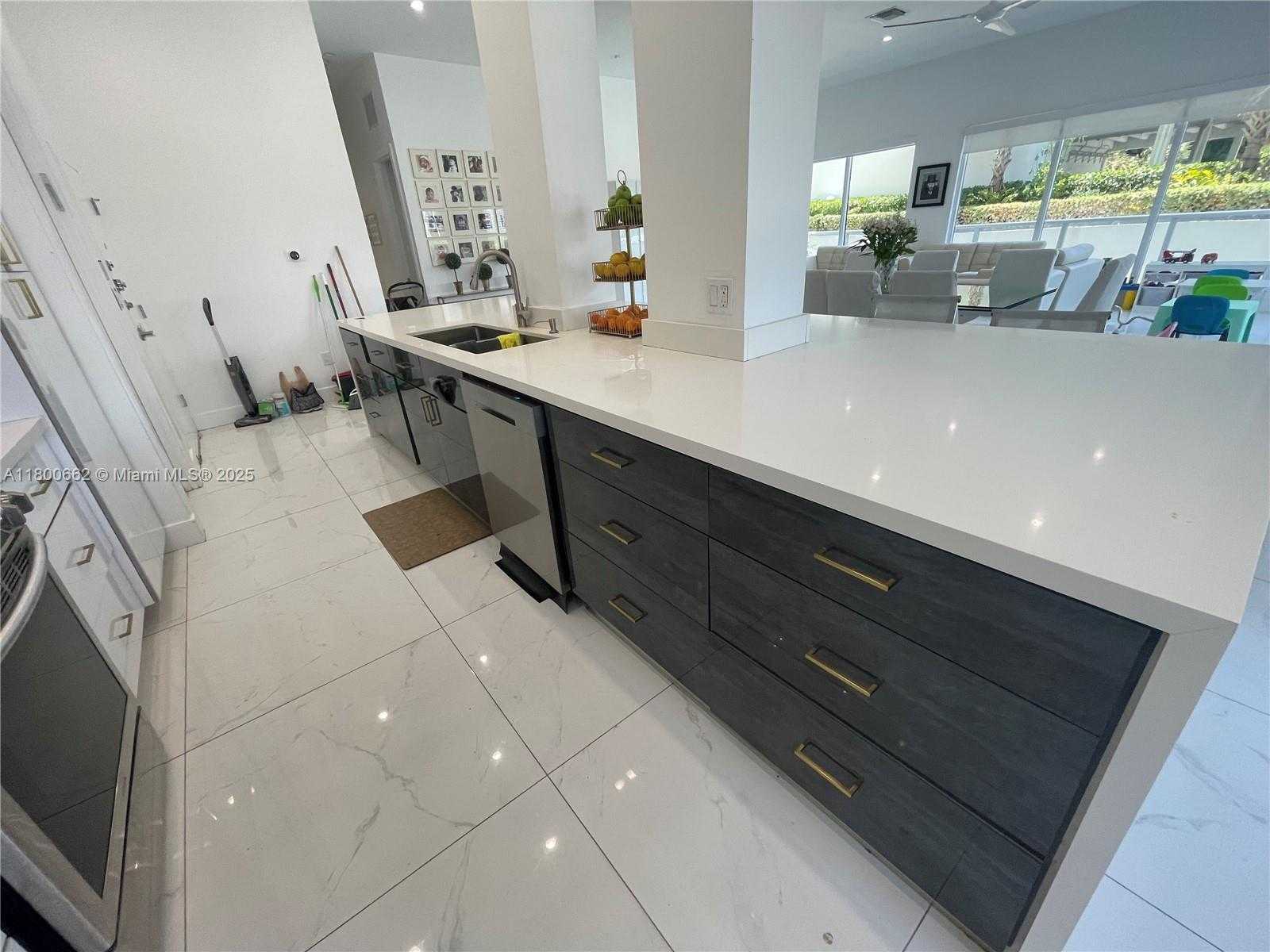 Small Image of 2751 #208N, Hollywood Number 13