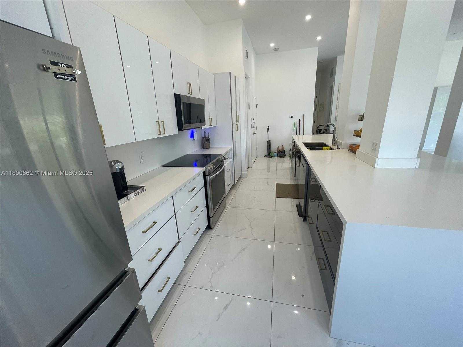 Small Image of 2751 #208N, Hollywood Number 14