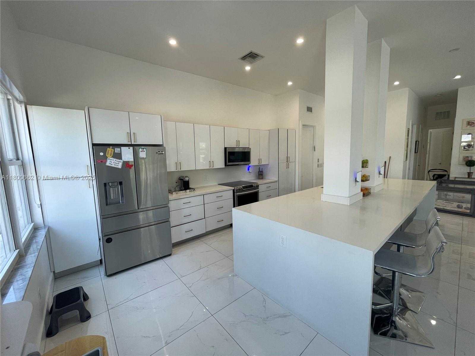 Small Image of 2751 #208N, Hollywood Number 15
