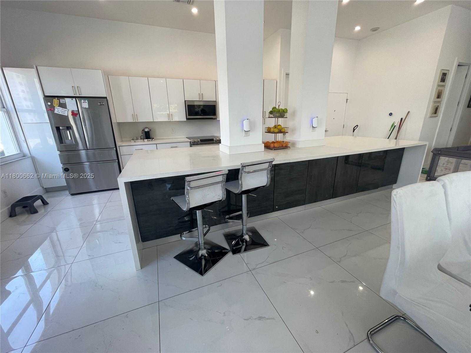 Small Image of 2751 #208N, Hollywood Number 16