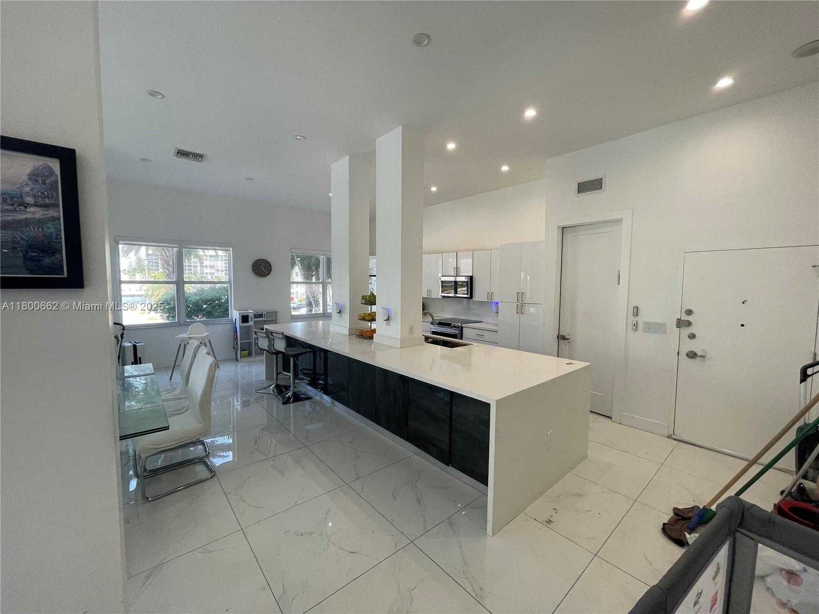 Small Image of 2751 #208N, Hollywood Number 18