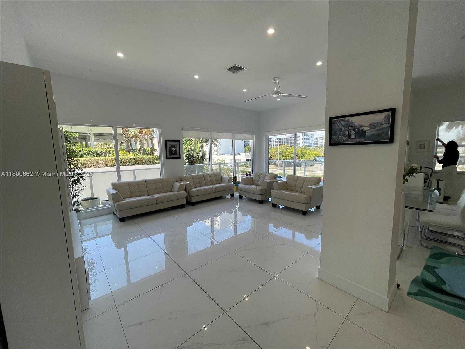 Small Image of 2751 #208N, Hollywood Number 19