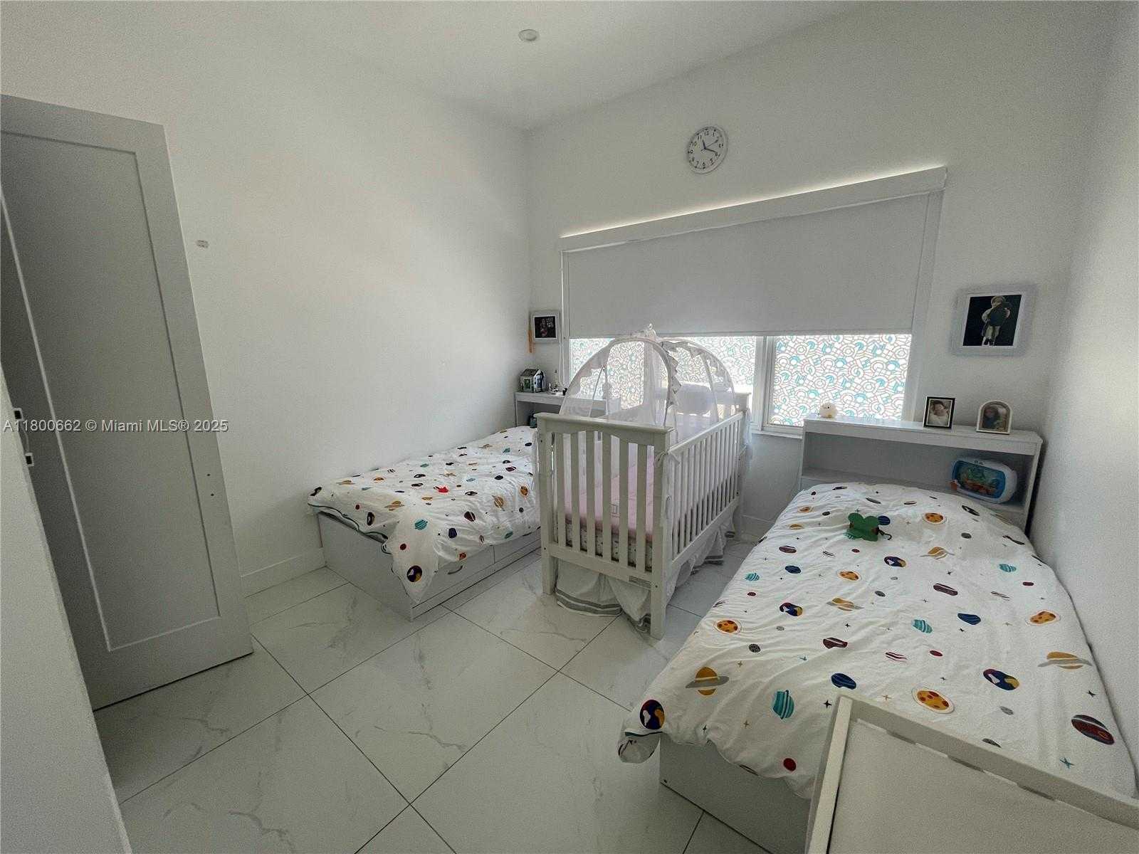 Small Image of 2751 #208N, Hollywood Number 22
