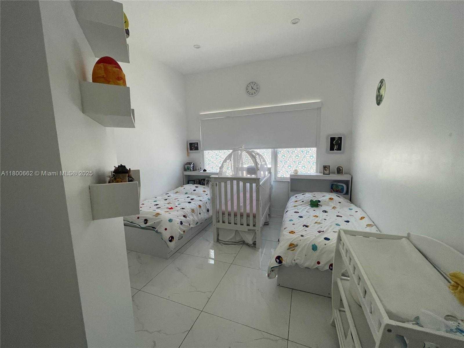 Small Image of 2751 #208N, Hollywood Number 23