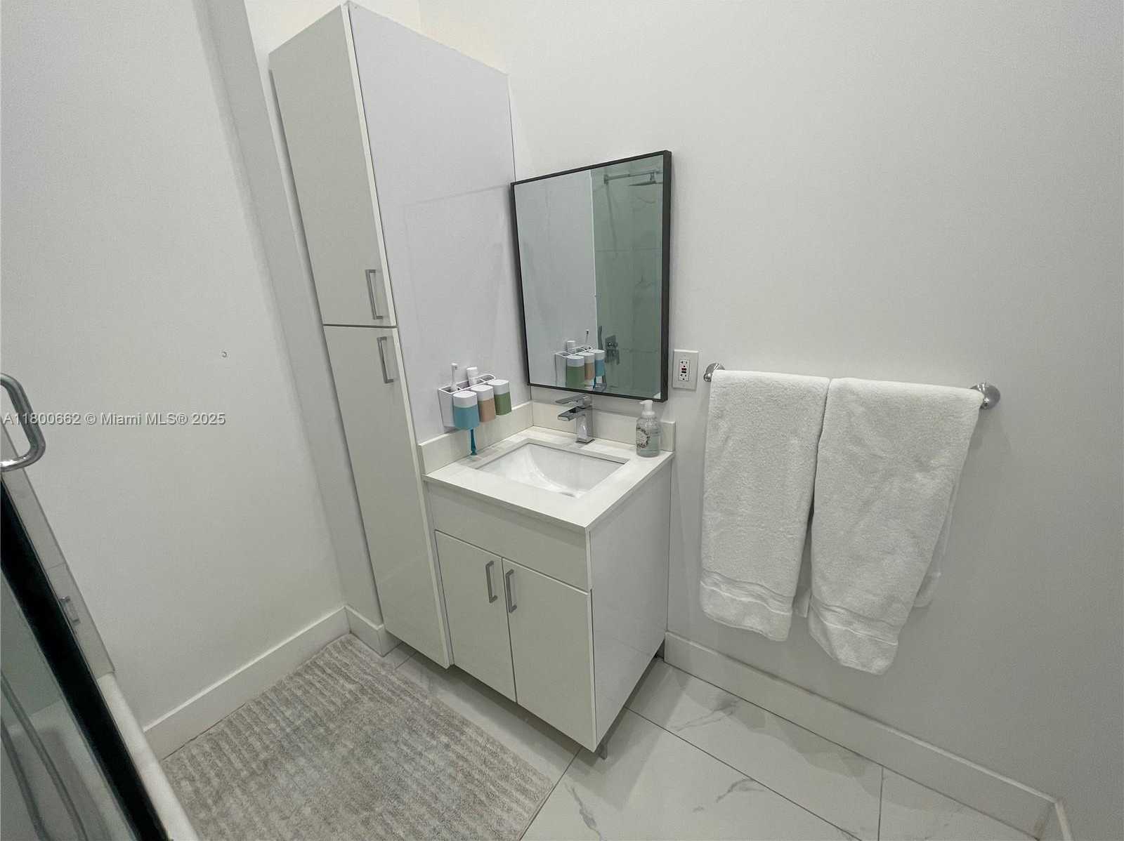 Small Image of 2751 #208N, Hollywood Number 24