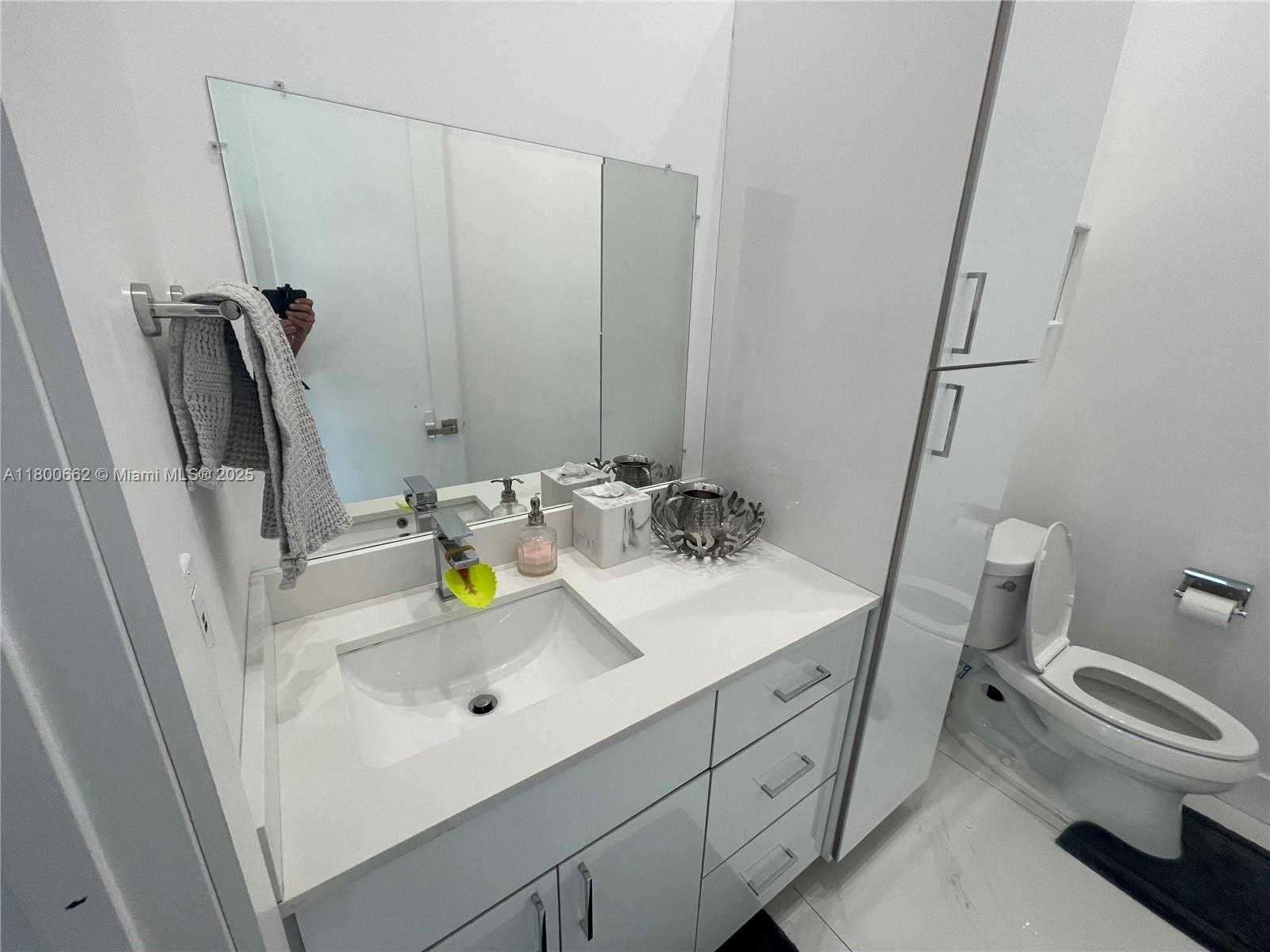 Small Image of 2751 #208N, Hollywood Number 27